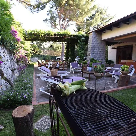 Lolj Con Piscina E Campo Da Tennis Capaci