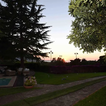 Lolj Con Piscina E Campo Da Tennis Villa