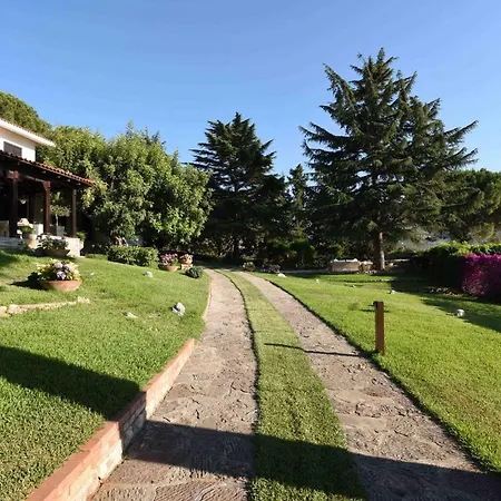 Lolj Con Piscina E Campo Da Tennis Villa