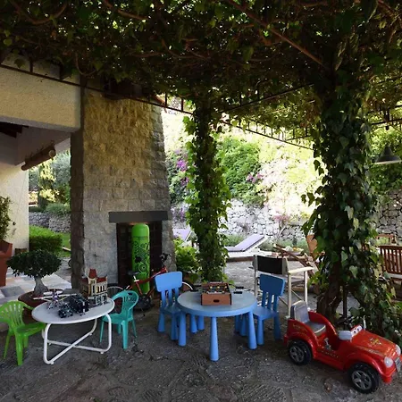 Lolj Con Piscina E Campo Da Tennis Villa