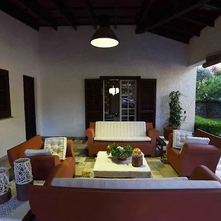 Lolj Con Piscina E Campo Da Tennis Villa