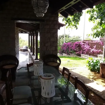 Lolj Con Piscina E Campo Da Tennis Villa