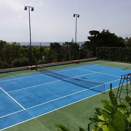 Lolj Con Piscina E Campo Da Tennis