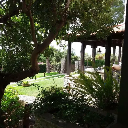 Lolj Con Piscina E Campo Da Tennis